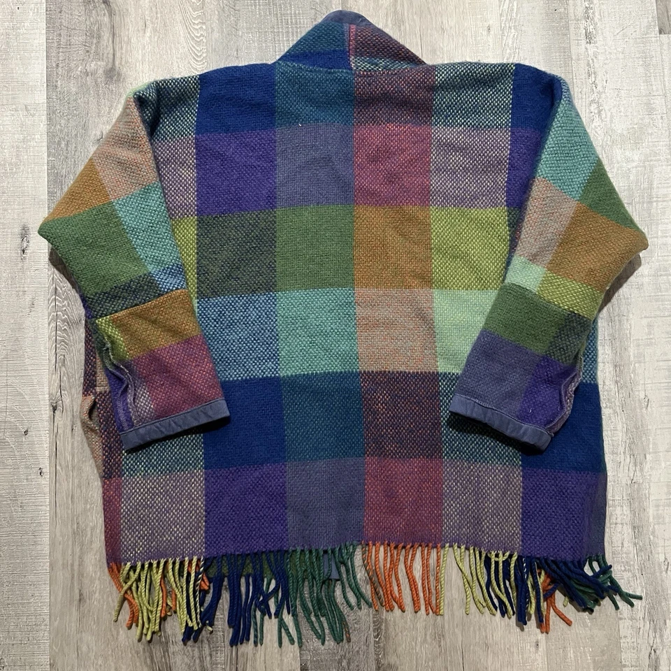 Suéter Boho De Colección Aventura Taos Nuevo México Frente Abierto Lana a Cuadros Colorido Flecos Foto 2 de 4