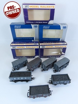 7x NYMR Waggons einige verwittert - einige fehlen Puffer & Kupplungen OO Dapol (DPL10)