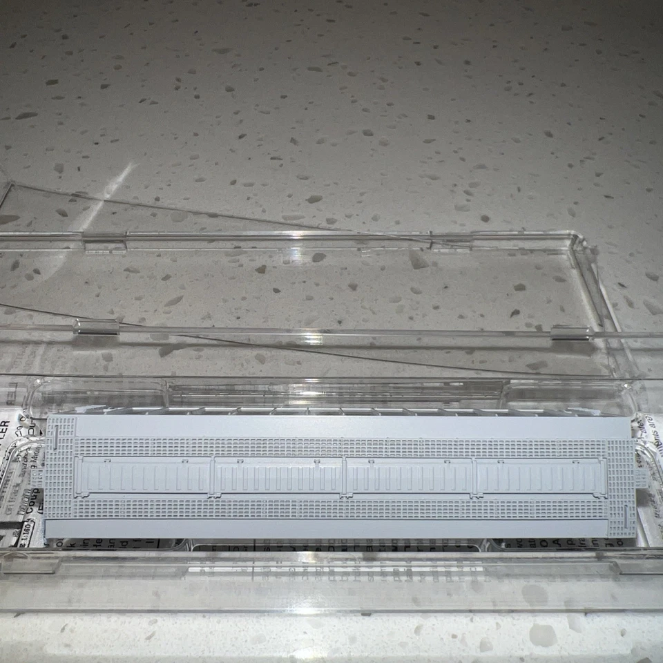 Micro-Trains 09600070 N Scale Rio Grande 3 Bay PS2 Covered Hopper D&RGW 15331 - Image 4 of 4