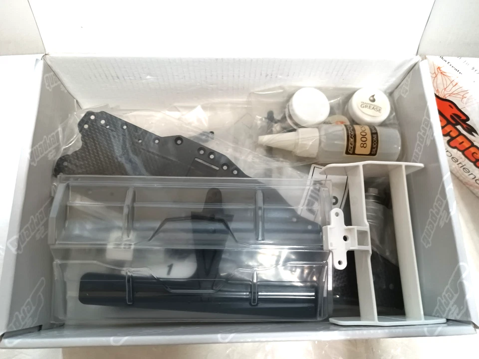 Serpent F1 10 1/10 2W Kit F1 Racing Chassis with Rear Wing #410060 Very Rare - Image 3 of 4