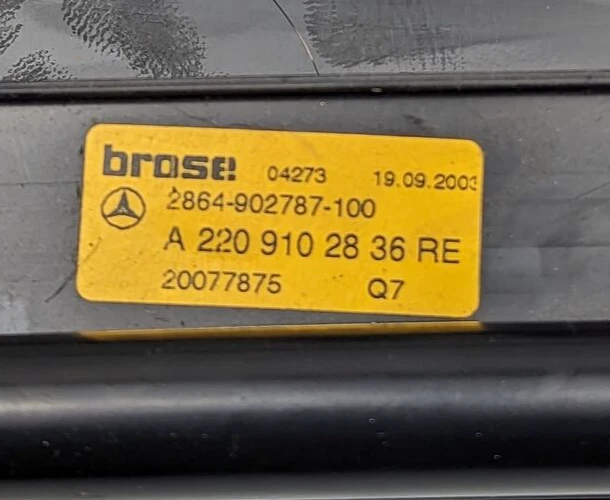 2000-2006 Mercedes-Benz S430 W220 Front Passenger Seat Rail Track 2209102836 - Image 2 of 4