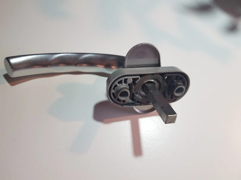 TOKYO MANIGLIA  ARGENTO ALLUMINIO HOPPE Modello: 0710/U26 Codice articolo: 8127 - Immagine 3 di 4