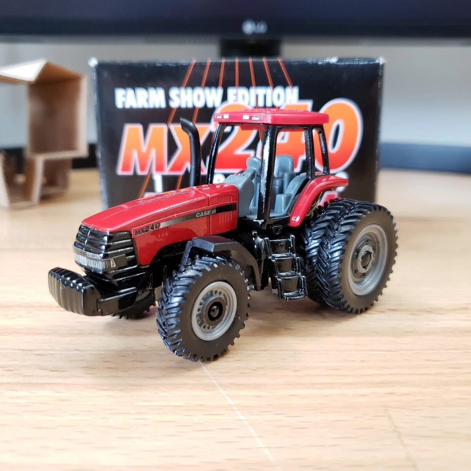 Ertl Case IH MX240 Magnum Tractor with Duals 1999 Farm Show Edition Diecast 1:64 - Image 2 of 4