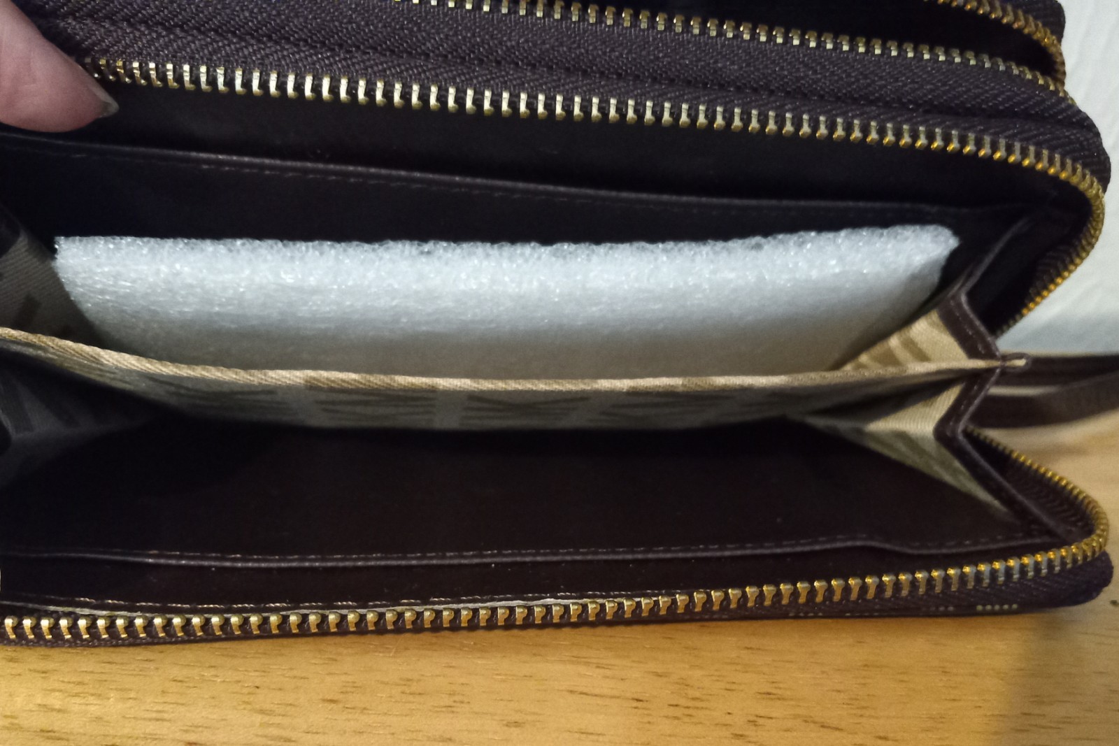 NEW Michael Kors Signature Jet Set Brown Zip Around Medium Wallet/Wristlet