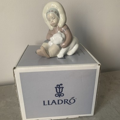 Lladro Eskimo spielender Junge mit Eisbär brandneu im Karton perfekt