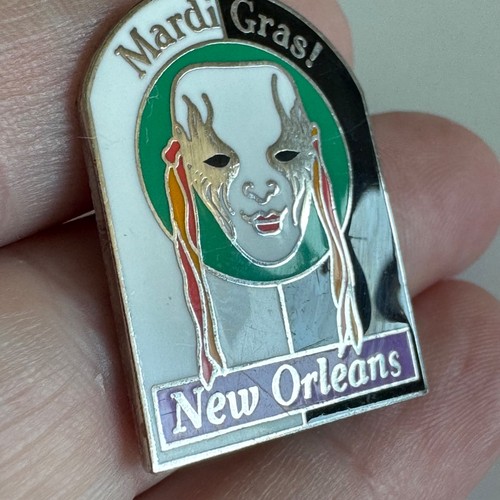 Vintage Mardi Gras New Orleans Mask Enamel Souvenir Collectible Lapel Pin - Picture 2 of 3