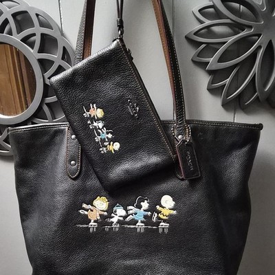 Coach Peanuts Snoopy Woodstock Black Medium Zip City Tote Bag with Wristlet