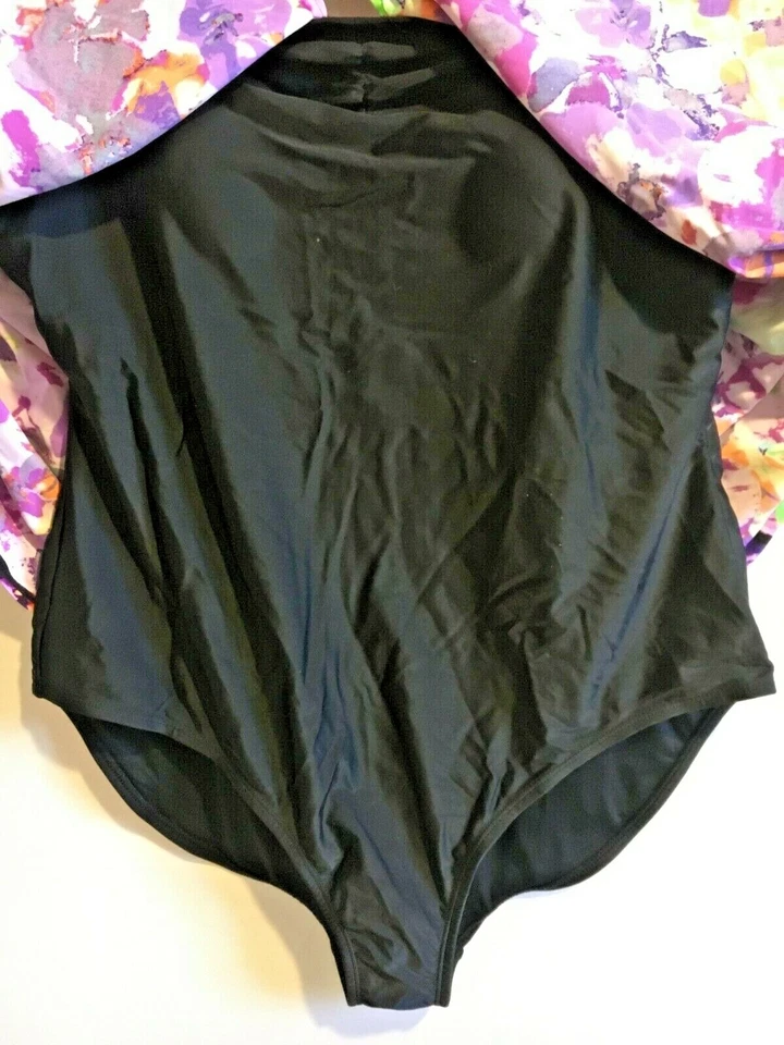 Traje de baño para mujer St. Tropez negro con superposición floral de una pieza talla grande 24W cuello atado Foto 2 de 4