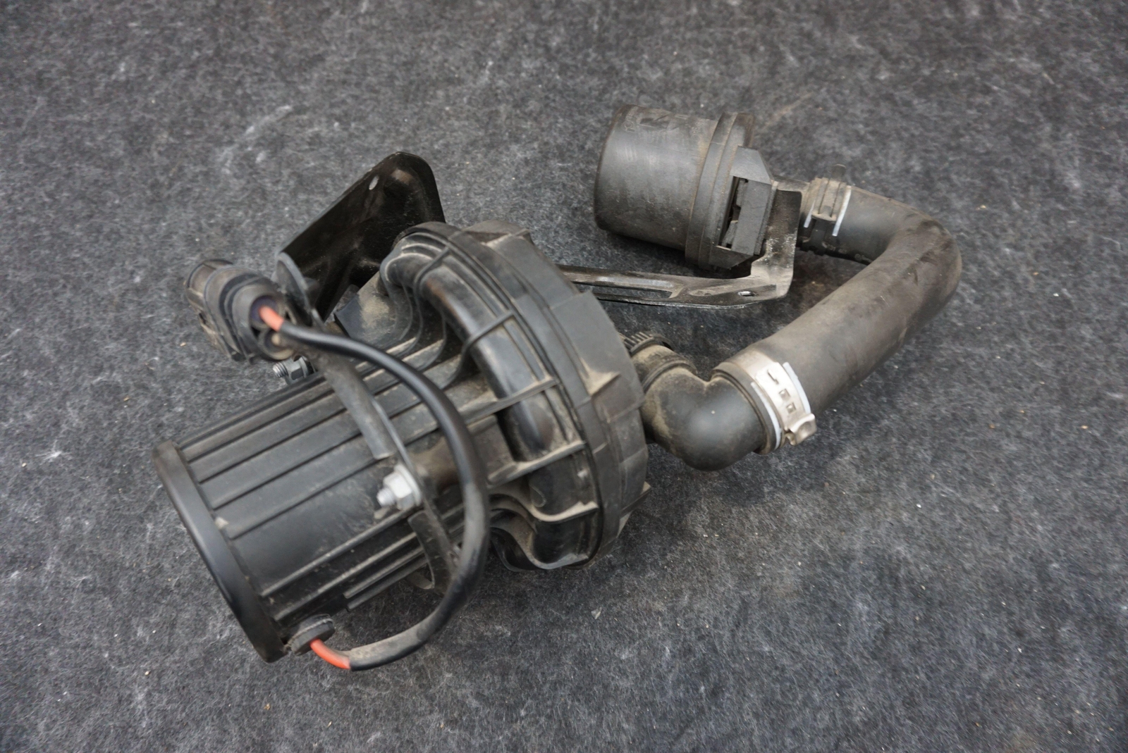 Set 2 Left Right Secondary Air Injection Pump 420906601B Audi R8 Type 42 2010-15