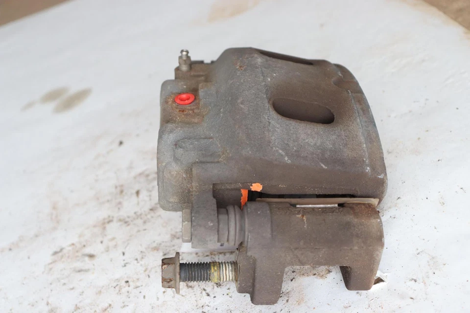 Pinza de freno para pasajero delantero derecho Chevy Suburban/GMC YUKON 2007-2020 OEM Foto 3 de 4