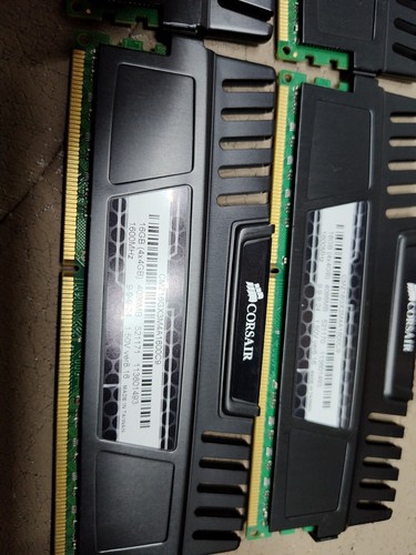 Corsair Vengeance 16GB (4x 16GB) DDR3 (PC3-12800) Memory Module CMZ16GX3M2A1600 - Picture 8 of 8