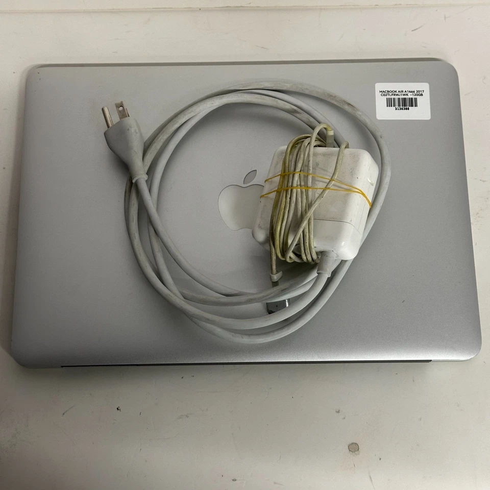 Macbook Air A1466 2017 intel core i5 8GB RAM 128GB SSD - Image 3 of 4