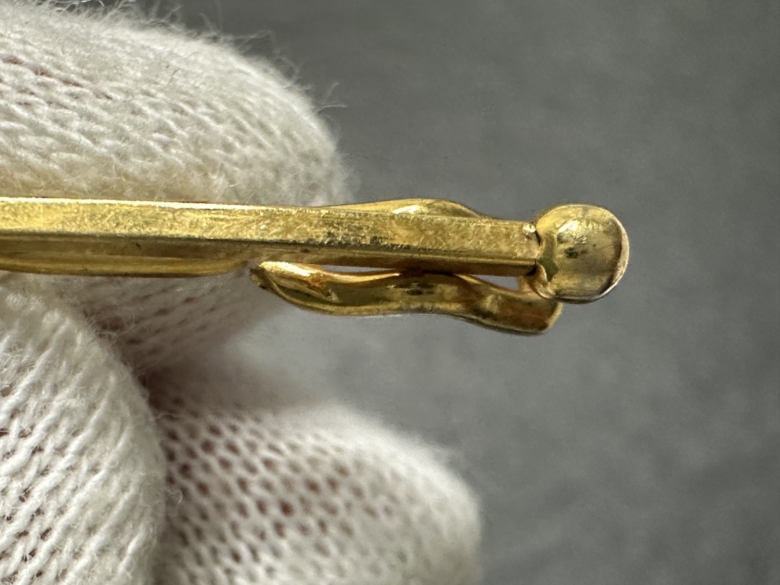 TWO VINTAGE HICKOK USA COLLAR BAR CLIPS : GOLD TONE & SILVER TONE M221