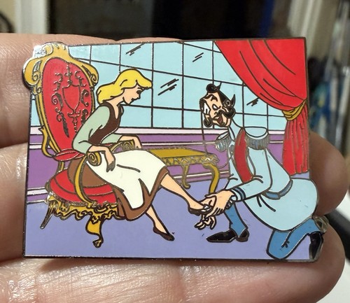 Disneyland - Memorable Moments - Cinderella Trying On Glass Slipper Pin