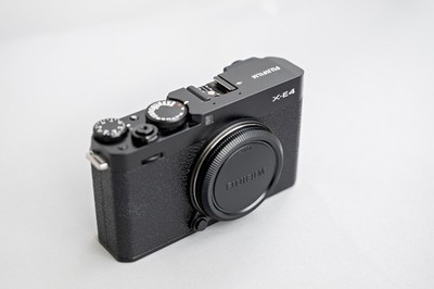 Fujifilm X-E4 Schwarz Garantie April 2028