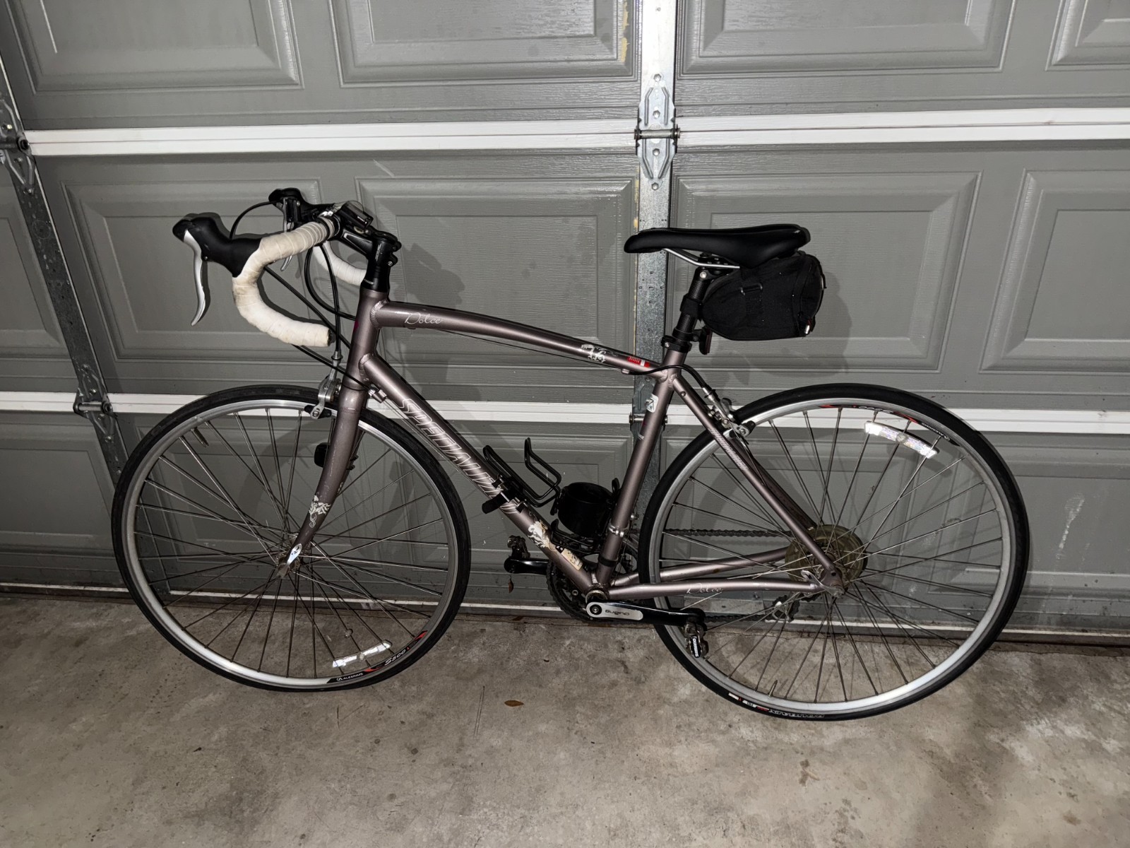 54 CM Specialized Dolce 10-Speed  Road Bike