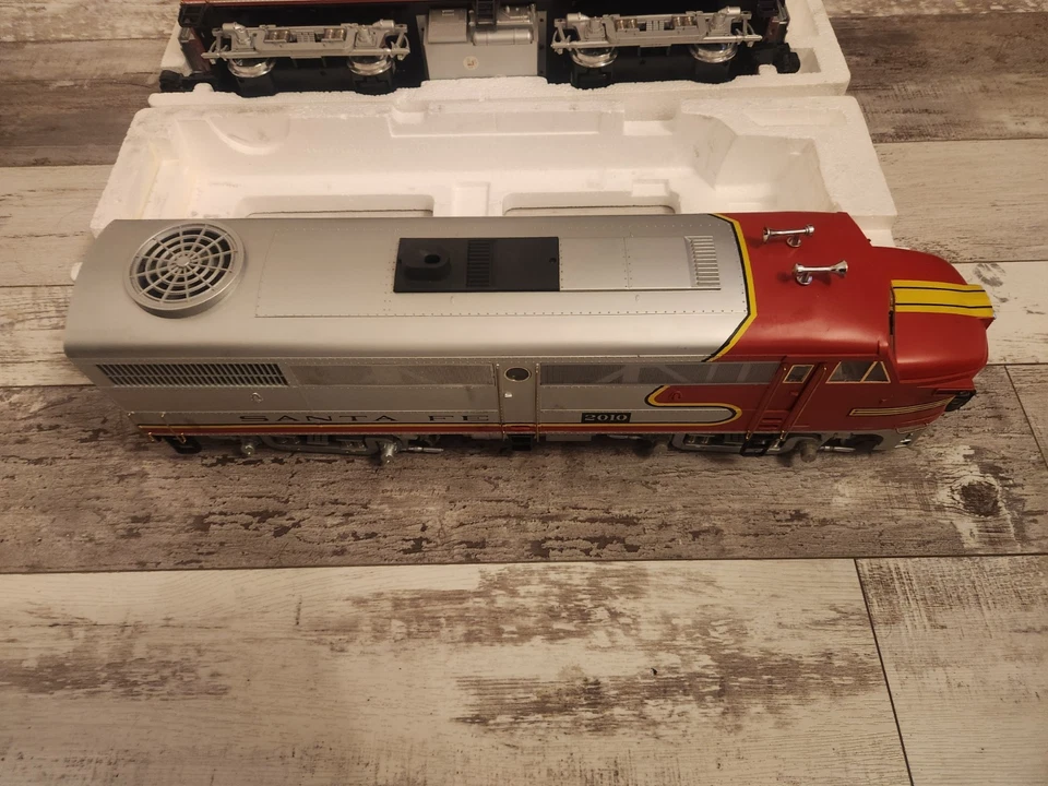 ARISTOCRAFT G-GAUGE REA-22010 SANTA FE ALCO FA-1/FB-1 DIESEL LOCOMOTIVE TRAIN - Image 4 of 4