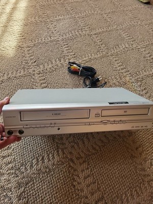 Funai SV2000 WV805 4Head VCR VHS Recorder DVD Player Combo *No Remote* Works