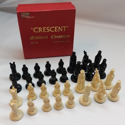 Kompletter Halbmond Mittelalter Schachfiguren Nr. 18 James Bond Set OVP Vintage 1971