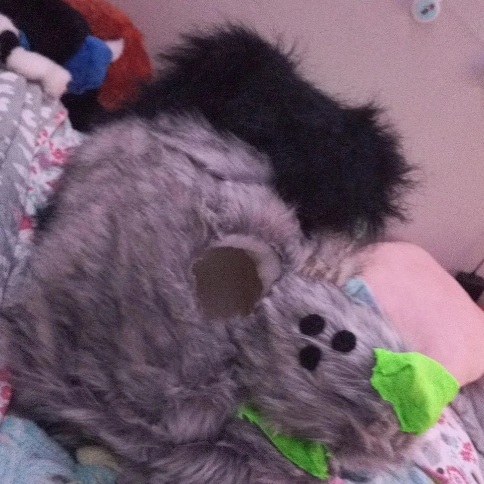 Traje Geeen y hiena gris a la venta!! Foto 3 de 4