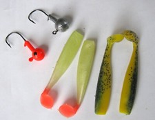 4 Stück Gummifische ca. 7cm und 2 Bleiköpfe 1x13g und 1x19g