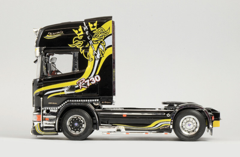 ITALERI スカニア R730 V8 'インペリアル' 1:24 ITALERI Scania R730 V8 Imperial - YouTube