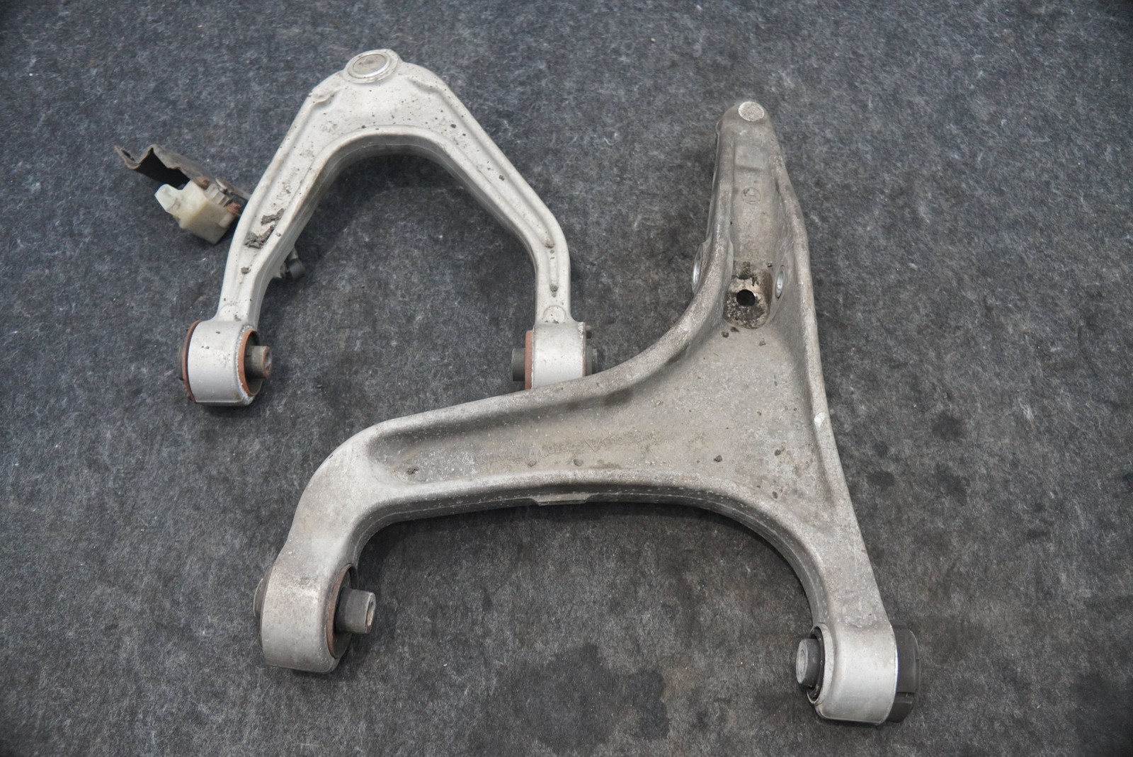 Set 2 Front Right Control Arm 670006933 OEM Maserati Quattroporte M156 2014-16