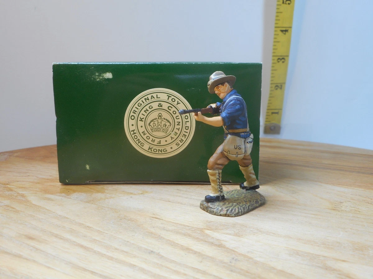 3 FIGURINES NO king/country TOY MODELS AND SOLDIERS