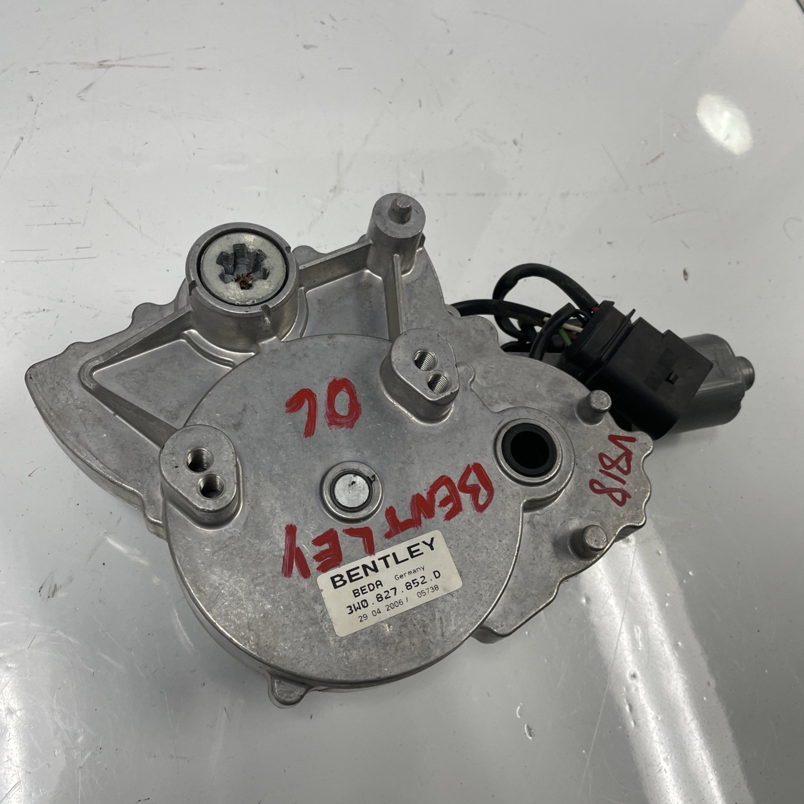 2006 Bentley Continental OEM Trunk Power Decklid Lift Motor Actuator 3W0827852D 