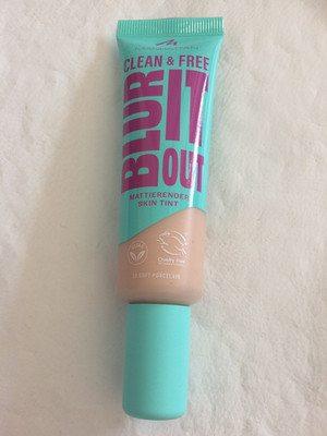 Manhattan Clean & Free Blur It Out Mattifying Skin Tint 30 ml -30 Soft Porcelain