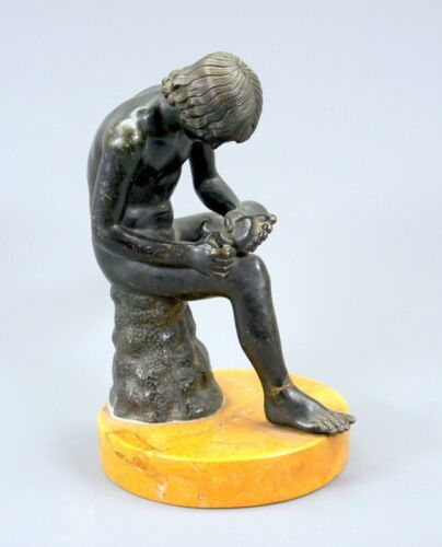 Sitzender Jüngling, Bronze, Figur, Skulptur, wohl DE 20. Jh., HxØ ca. 20 x 13cm - Bild 1 von 1