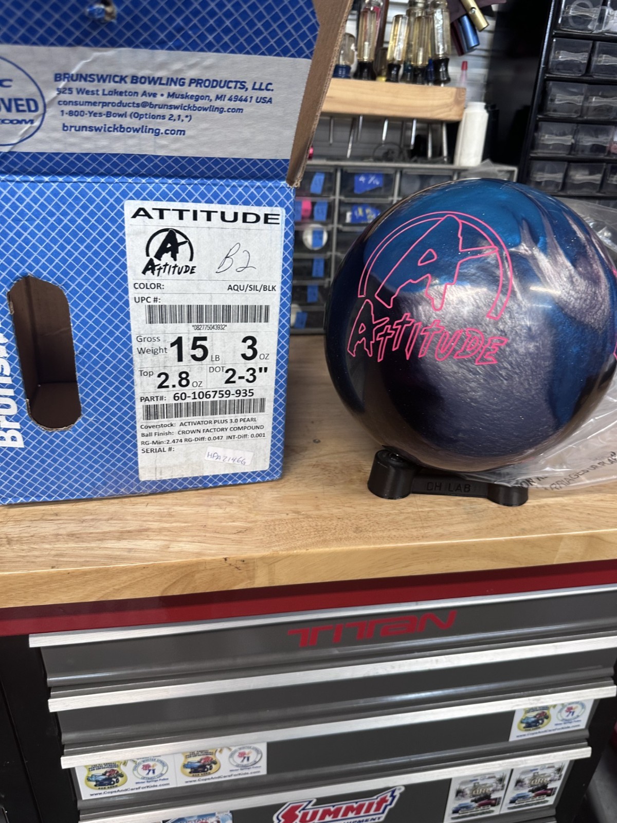NUEVO - NUEVO EN CAJA 15 lb Brunswick " ATTITUDE PEARL" SIN PERFORAR - NUEVO EN CAJA