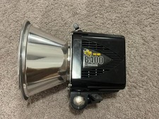 Alien Bees B400 160WS Studio Strobe Photoflash with case light and cords