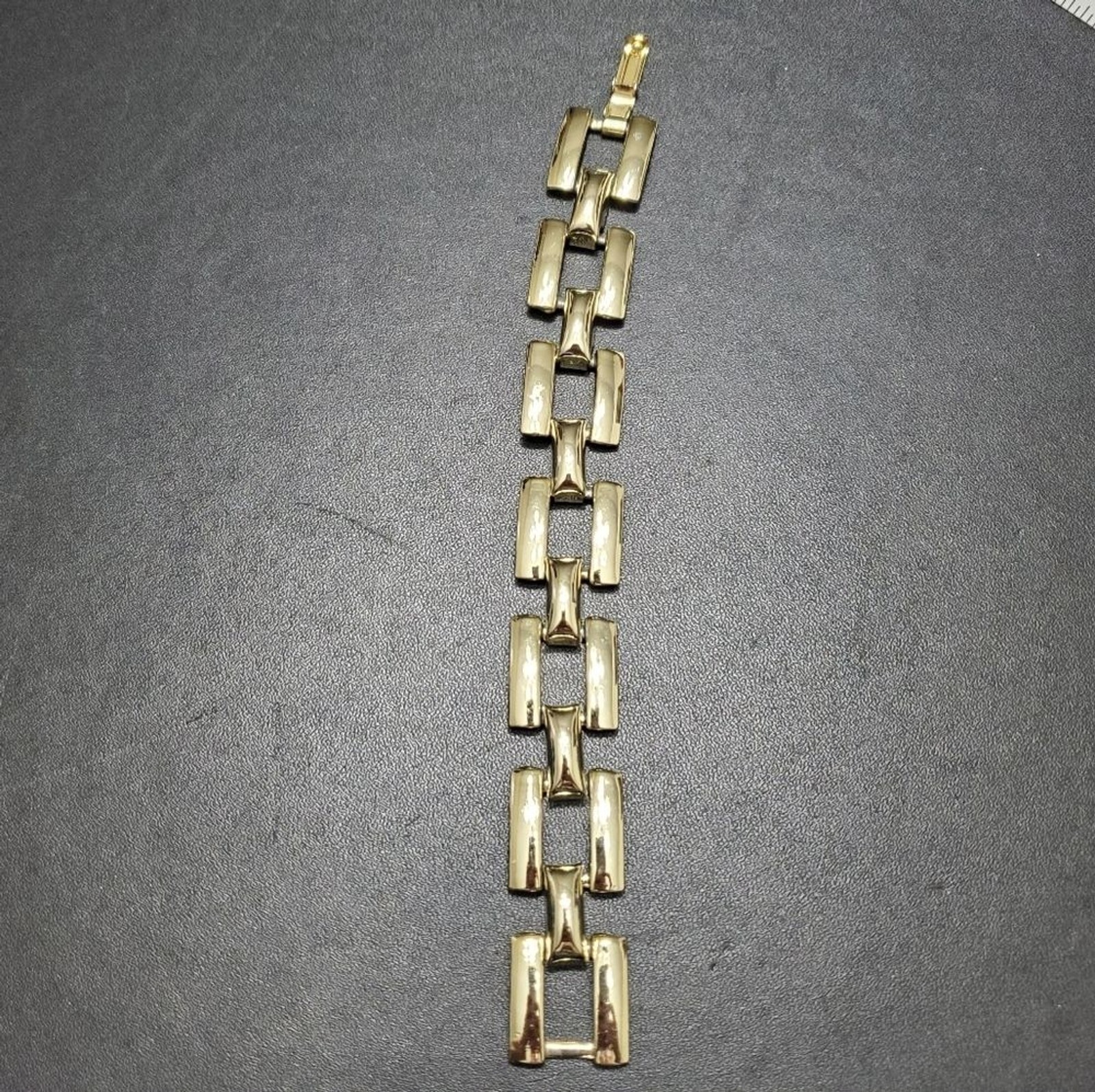 Vintage gold tone rectangular looking bracelet 7.… - image 6