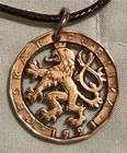 W38 ….. Czeck Republic hand cut coin on a necklace, 20 Korun 1991 — photo 1