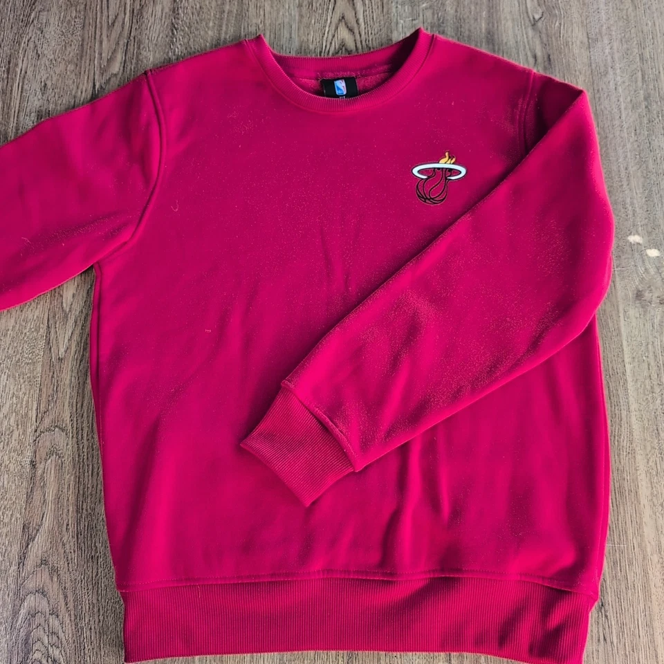 NBA Miami Heat Basketball Sweater Youth 14-16 Red Black Kids Outdoor Sweatshirt - Image 3 of 4