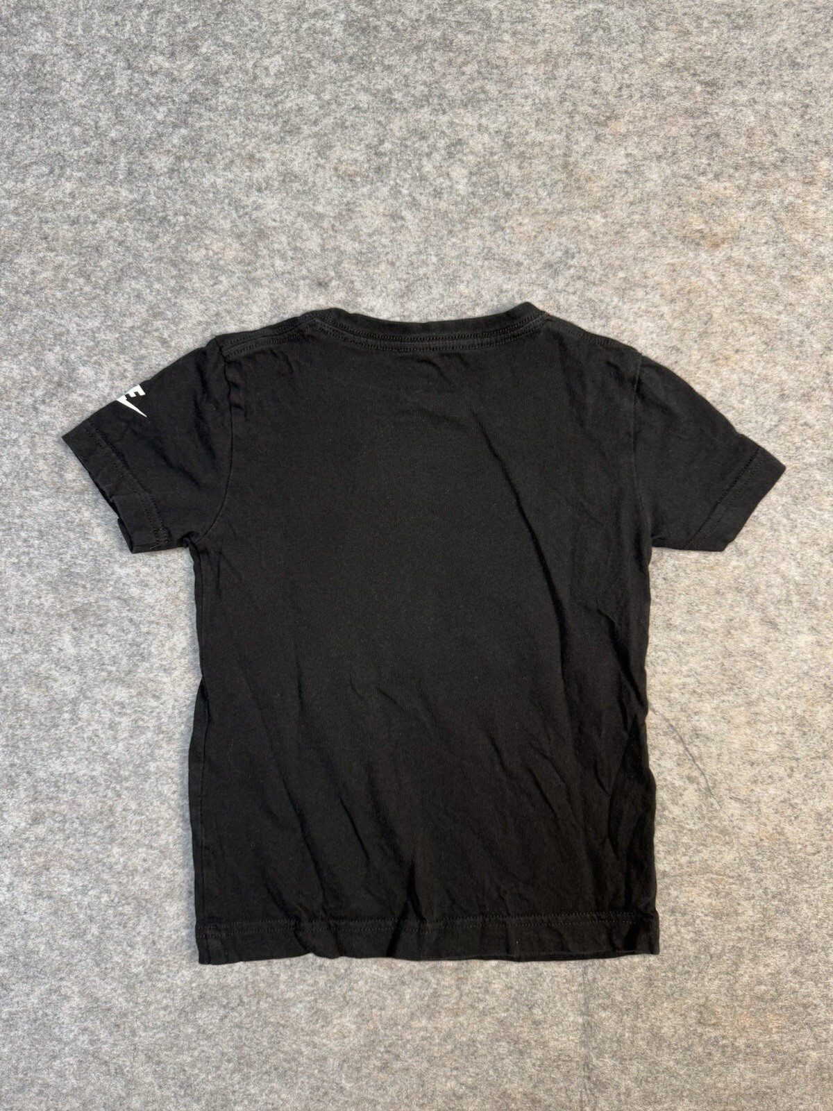 Nike Boys Black T-shirt Crewneck Logo Short Sleeve Tee Size XS 3-4YRS thumbnail 2