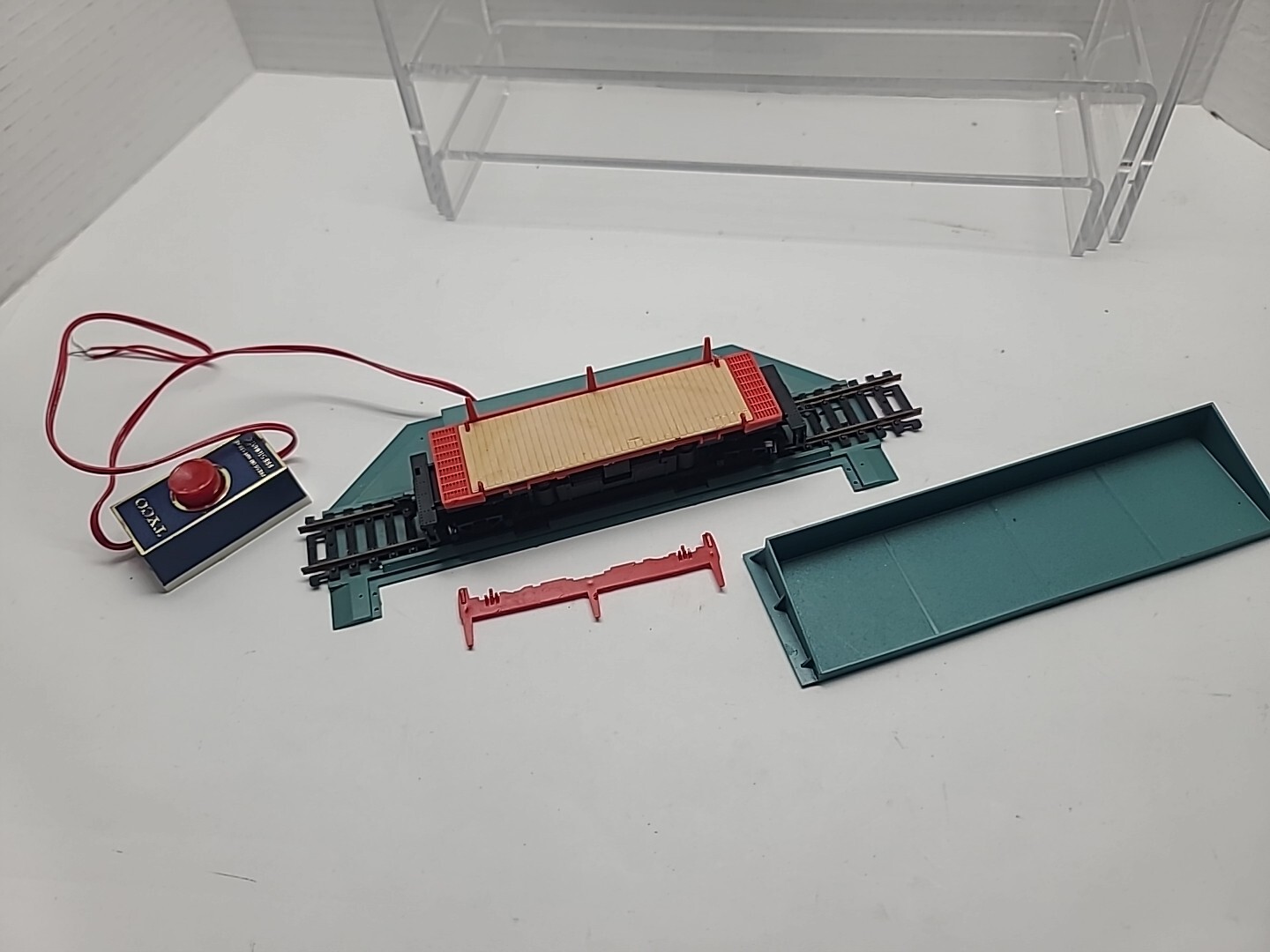 Asis Tyco HO Scale Model Railroad Remote Control Log Dump Car Set Flat