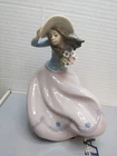 Lladro Damita Agachada 5.588 Blustery Day Girl in the Wind 1989 Retired W/BOX