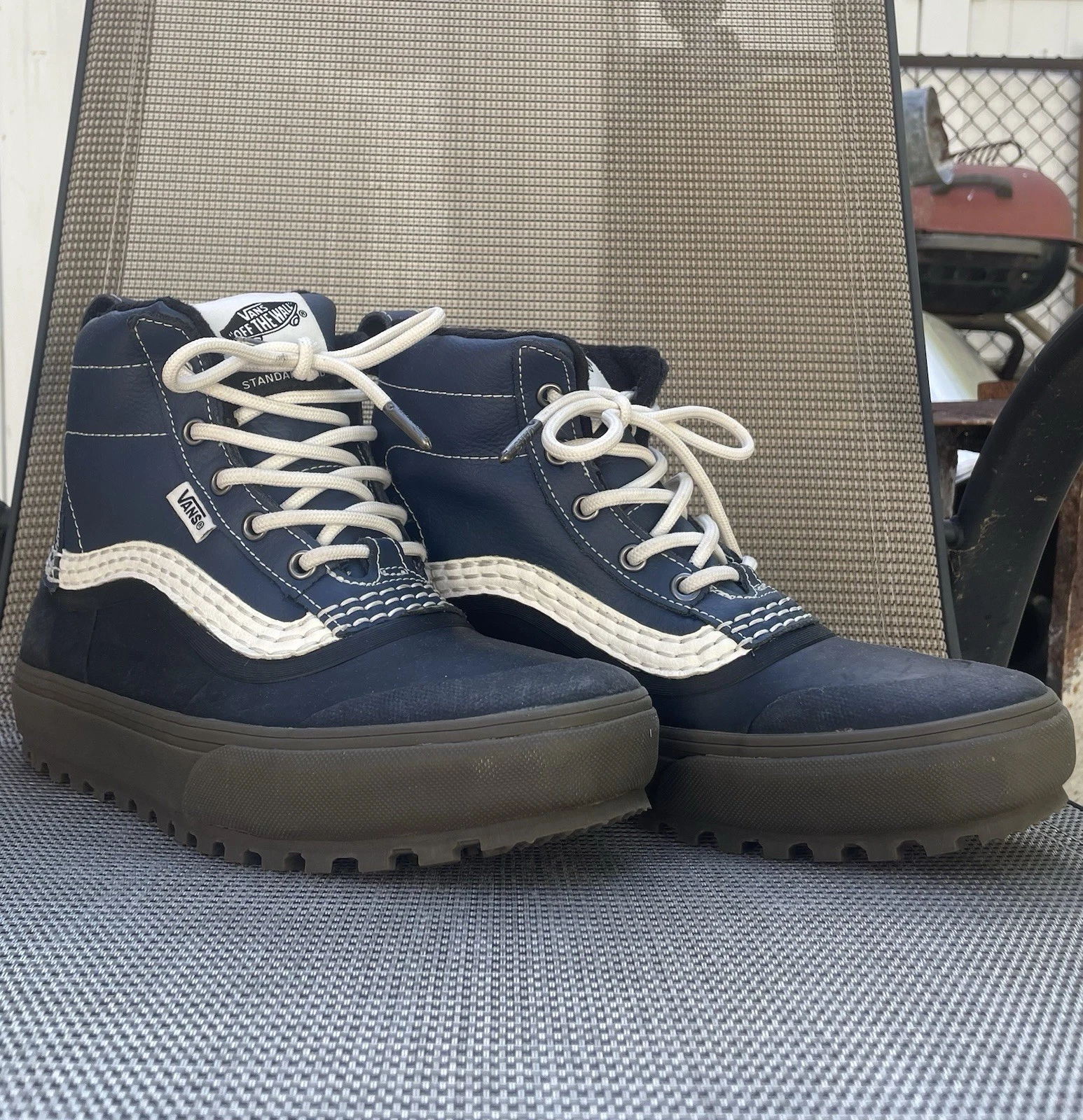Mens Vans Standard Mid Mte Snow Boots Size 7.5
Opens in a new window or tab