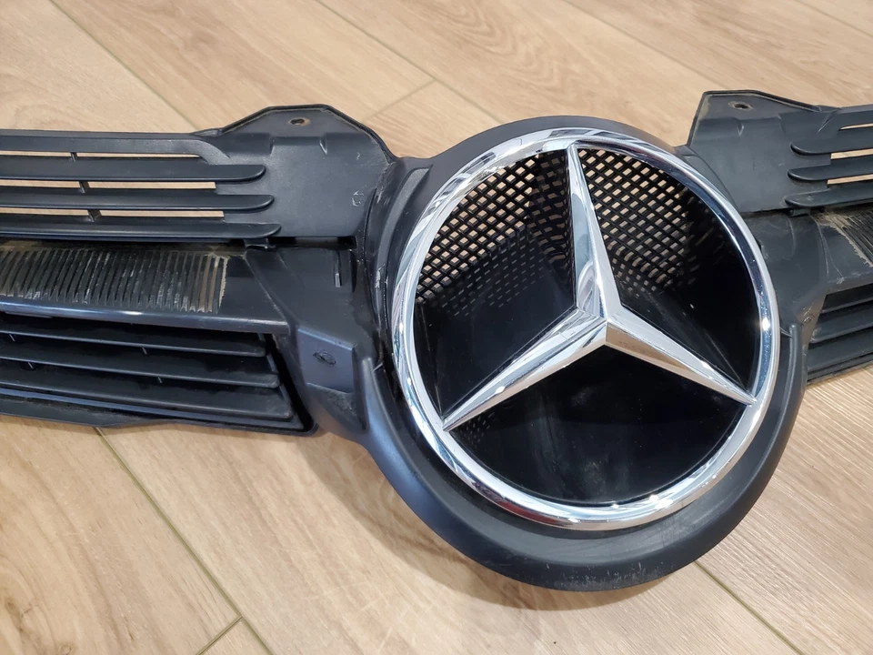 Mercedes Benz SLK280 SLK350 2005 2006 2007 2008 OEM PARRILLA SUPERIOR + EMBLEMA Foto 4 de 4