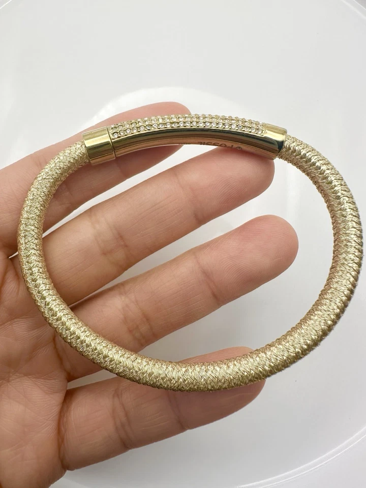 "Pulsera de cierre magnético con estrás fósil tono dorado 7,25""" Foto 2 de 4
