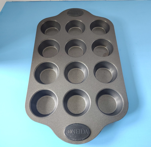 24 Cupcake Carrier Holder Caddy with Baking Pan Bake &Take by ONEIDA - Picture 6 of 11