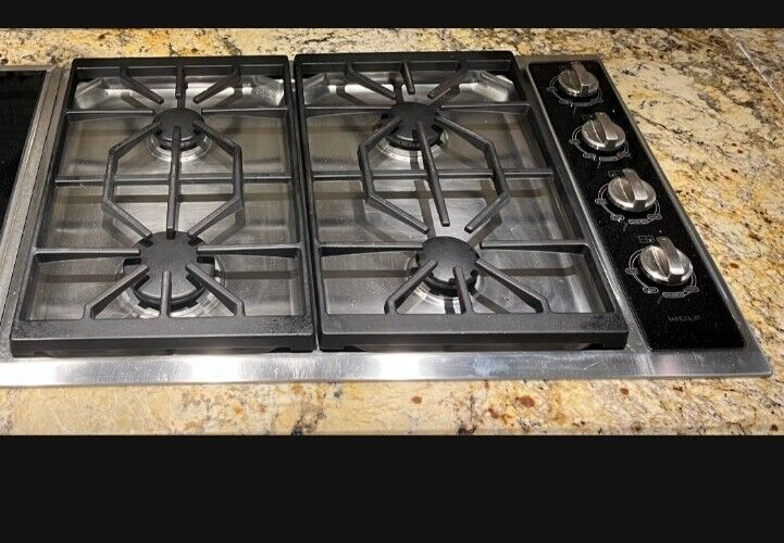 Wolf 30" Professional LP Gas Cooktop w/4 DualStacked Sealed Burners