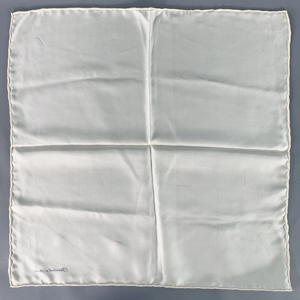 Cuadrado de bolsillo de seda TURNBULL & ASSER crema firma Foto 3 de 4