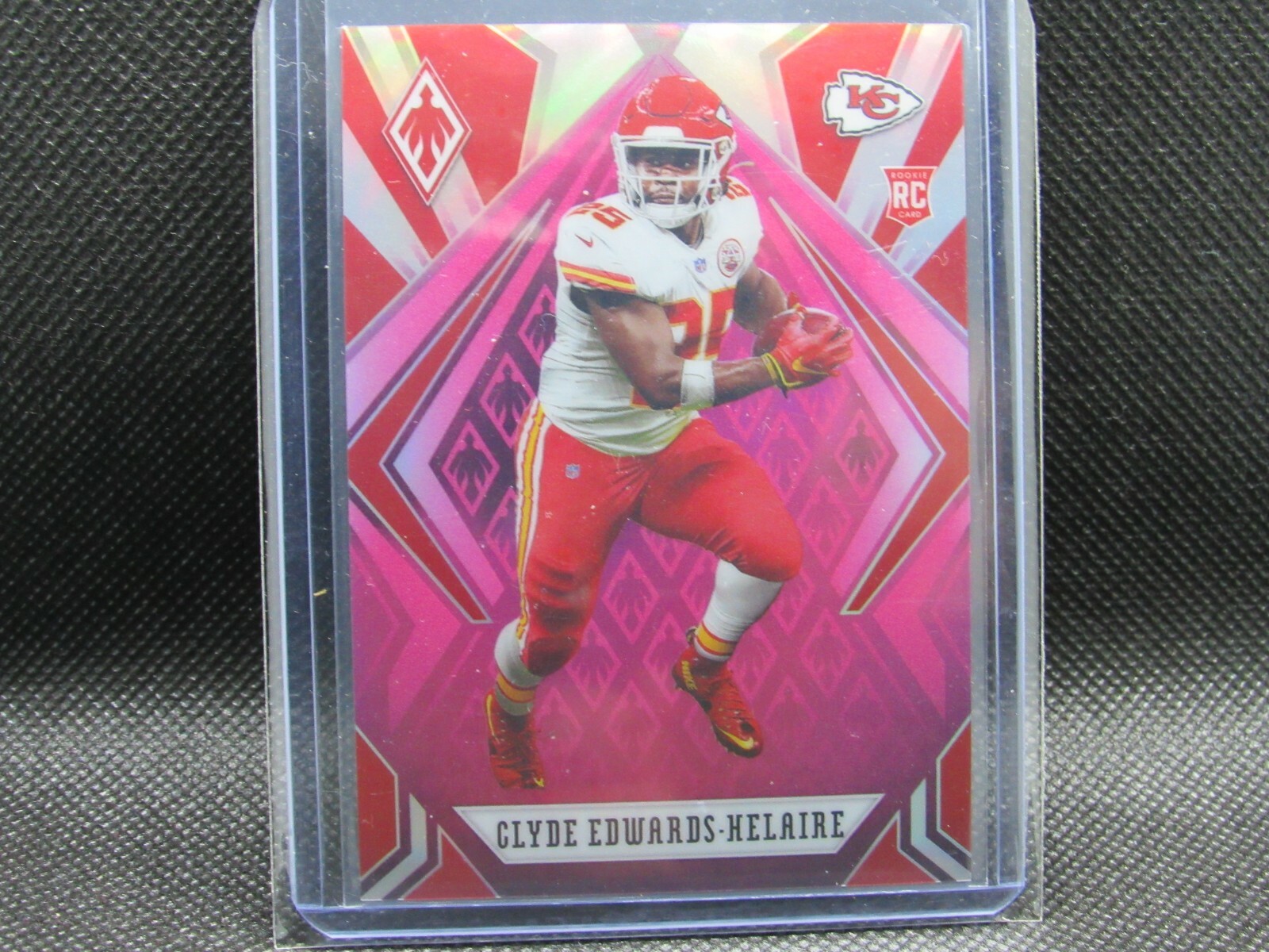 2020 CLYDE EDWARDS HELAIRE 142/199 PINK PHOENIX REFRACTOR ROOKIE CARD  KC CHIEFS