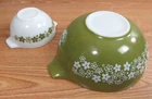 PYREX NESTING BOWLS SPRING BLOSSOM 444-4 QT / 441-4 1/2 PT GREEN & WHITE