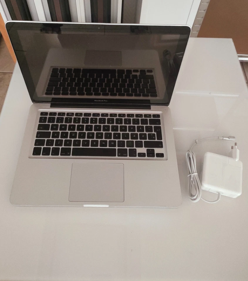 MacBook Pro 13,3 Zoll 2009 A1278, 4Gb Ram/320Gb HDD, macOS Catalina - Bild 4 von 4