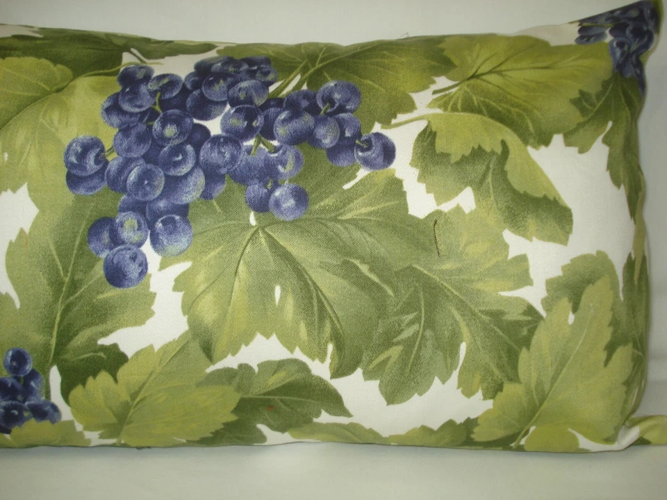 Funda de almohada con acento decorativo lumbar púrpura uvas 12"x20"  Foto 4 de 4