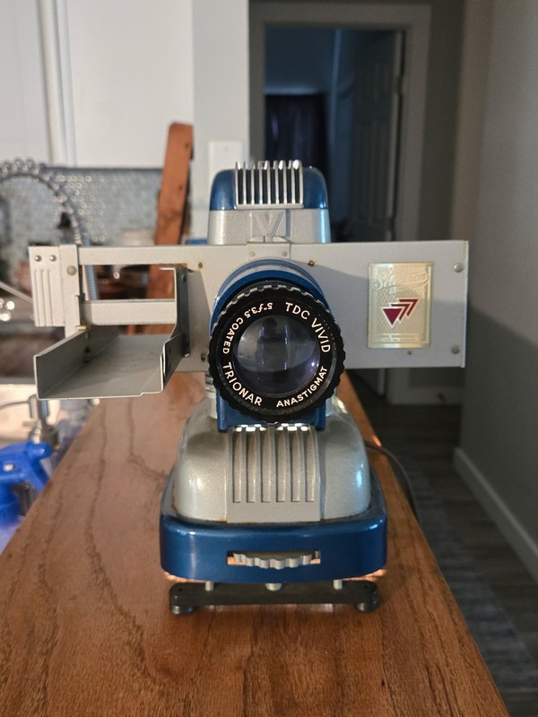 Vintage TDC VIVID Slide Projector Model D Selectron Semimatic w/Case Bell & Howe